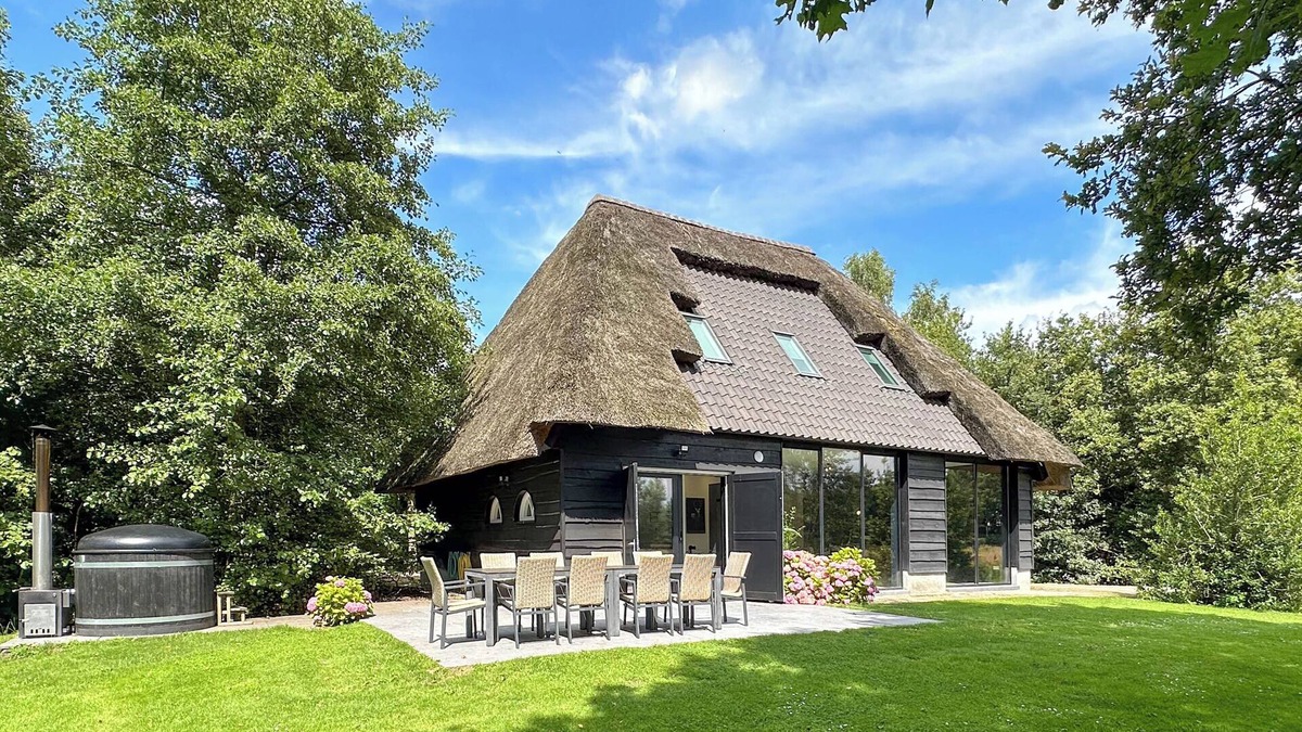 Rijsbergen House | Beautiful villa with hot tub and great view