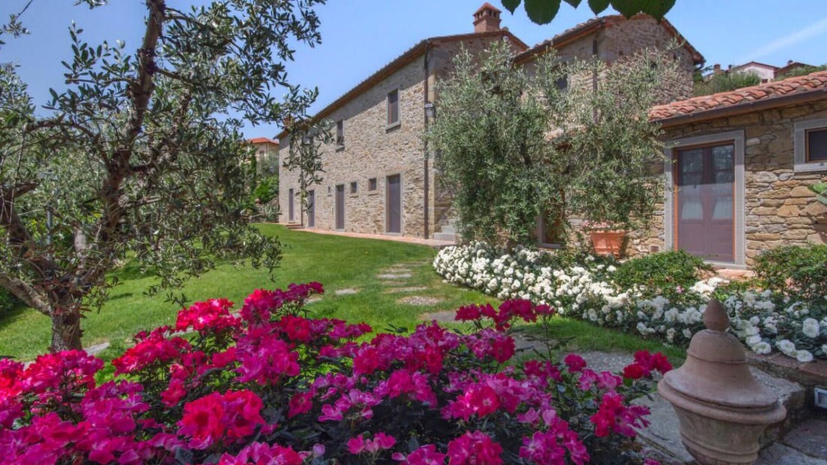 Camucia Villa | Beautiful villa with pool and garden just 300 meters from the village