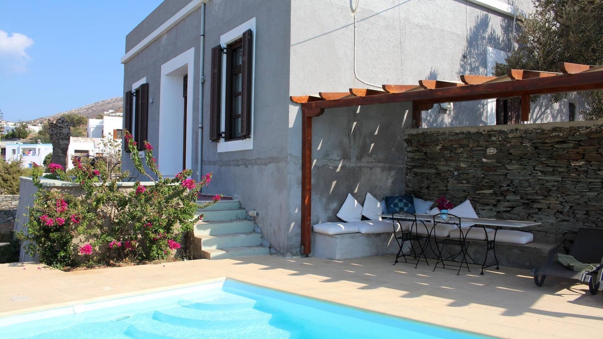Kini House | Beautiful villa with pool, directly at the sea, wifi, 8 pers. | Syros, Kyklades