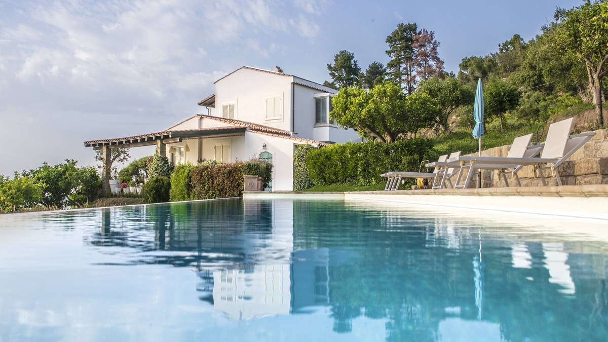 Catute Villa | Beautiful villa with private pool overlooking the sea at 4km from the beach