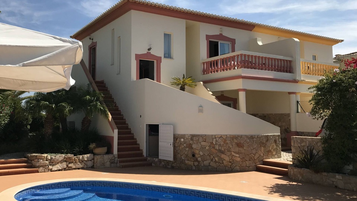 Atalaia Villa | Beautiful villa with private pool and close to the beach! Everything for the perfect vacation!