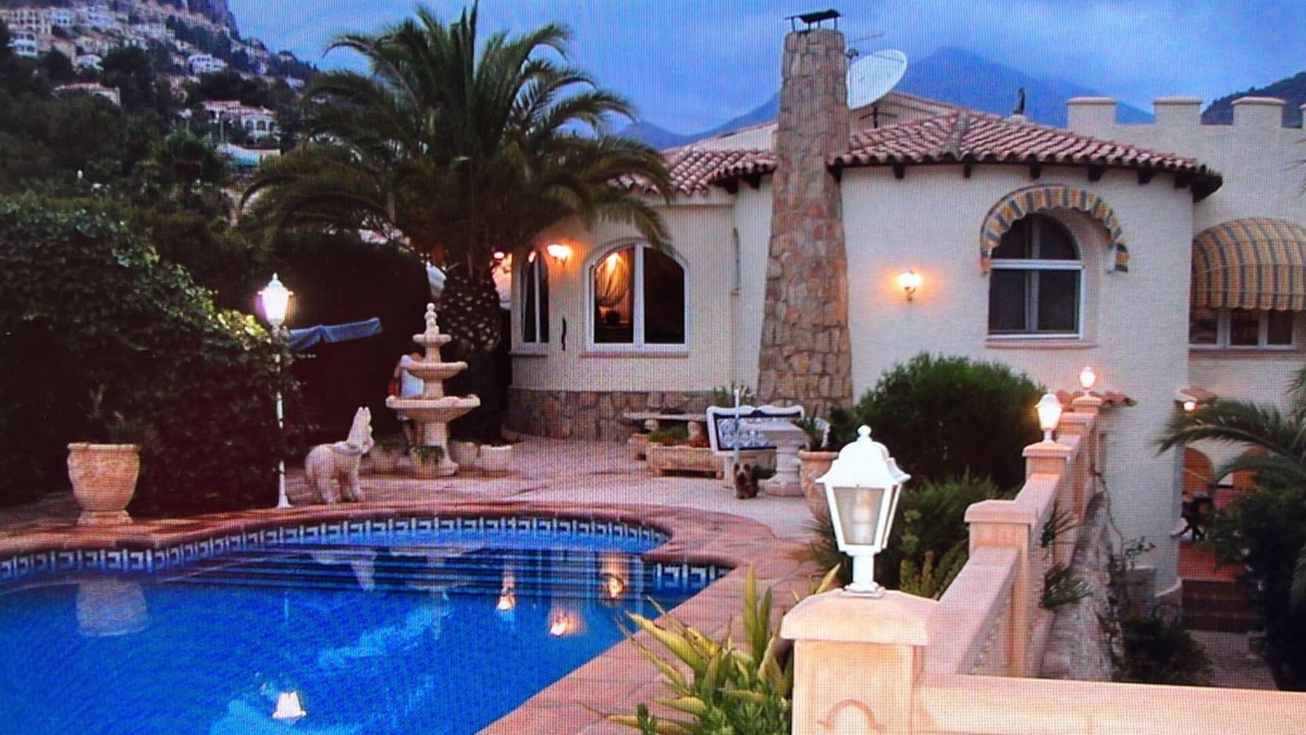 La Canuta Ski Chalet | BEAUTIFUL VILLA WITH VIEWS OF THE SEA AND THE MOUNTAINS.nWITH WELLCOME PACK!