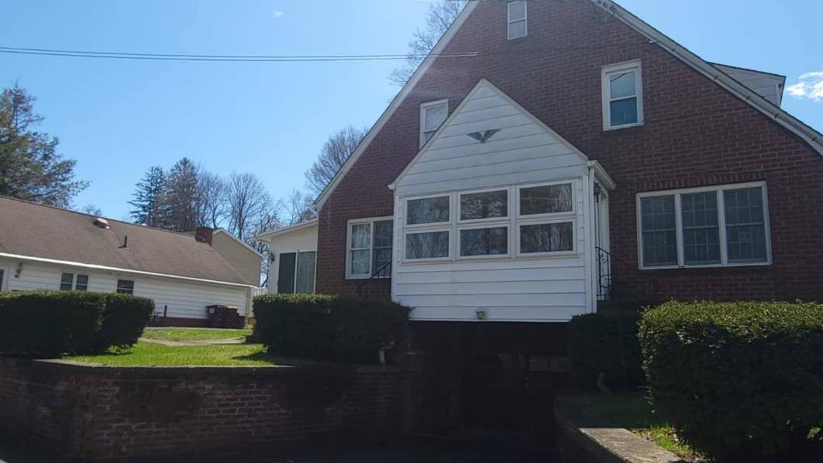 Saugerties House | Beautiful Village 2BR loaded with extras