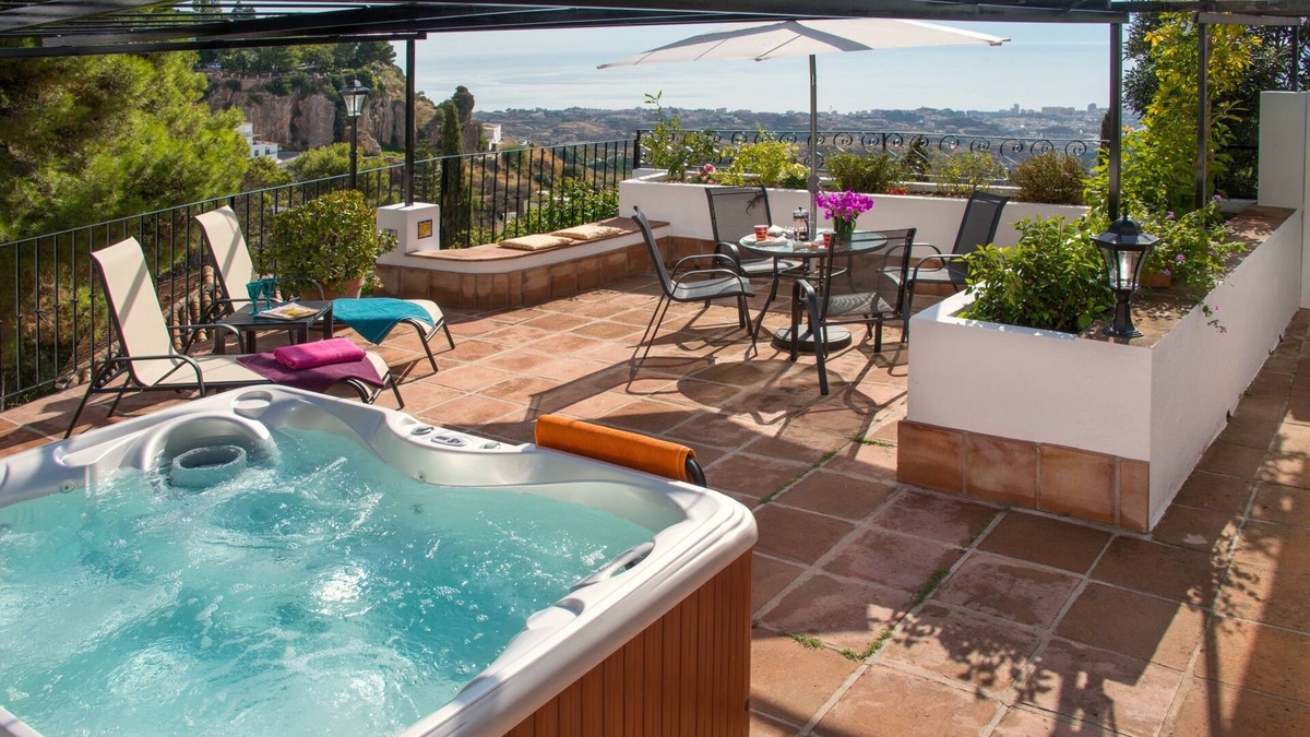 Mijas Pueblo House | Beautiful village house in the heart of Mijas Pueblo with magnificent sea views.