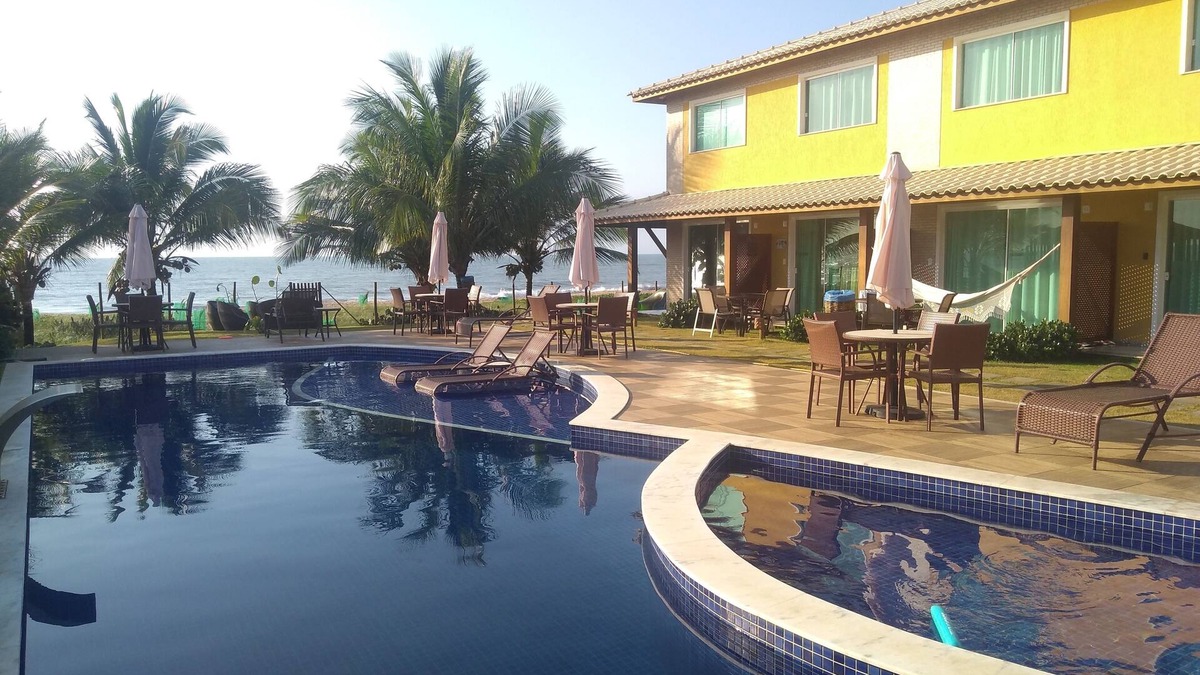 Itacimirim Apartment | Beautiful Village on Itacimirim Beach - Foot in the Sand