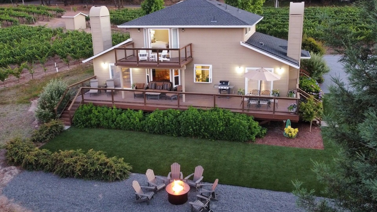 Graton House | Beautiful Vineyard Ranch House