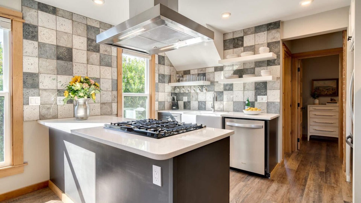 Sellwood-Moreland Apartment | Beautiful Vintage 2 Bdrm Sellwood Apt Near Dining, Shopping & River Recreation