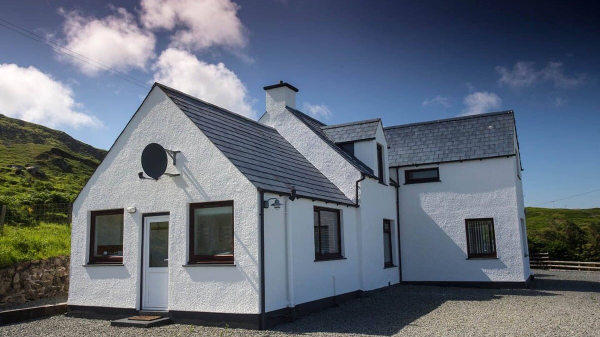 Bornesketaig House | Beautiful & warm family home in stunning location. Close to great hiking trails.