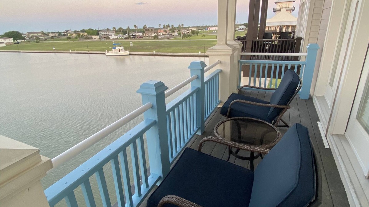 Galveston Cottage | Beautiful water front cottage
