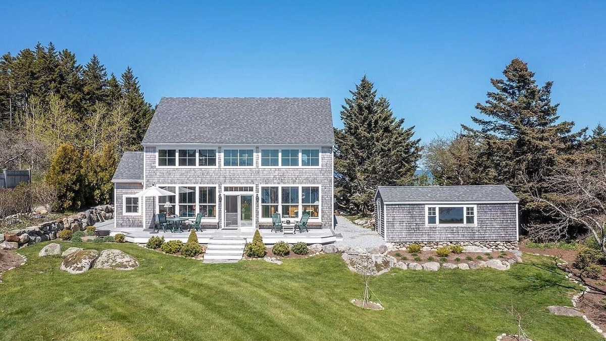 Spruce Head House | Beautiful Waterfront Home