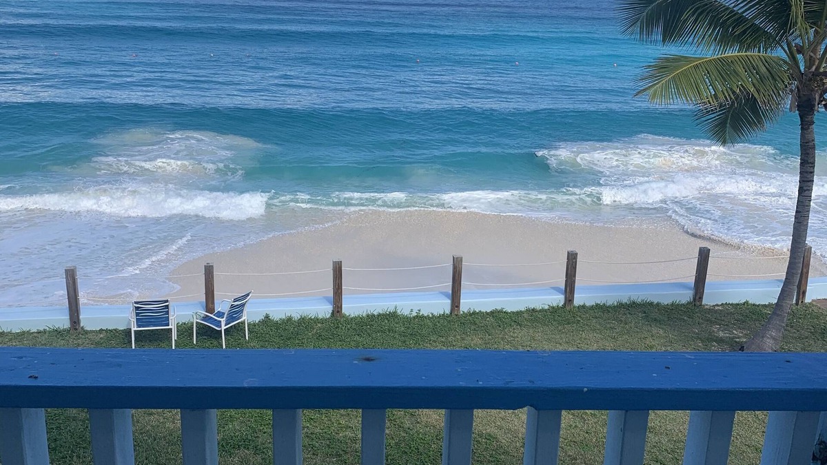 Paradise Island Resort | Beautiful waterfront resort villa in Paradise Island, Bahamas. Sleeps 6.