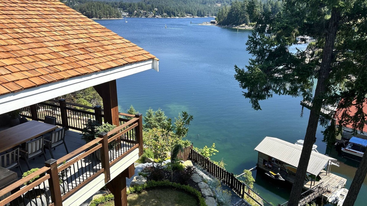 Madeira Park House | Beautiful waterfront home with private dock, fire pit and hot tub