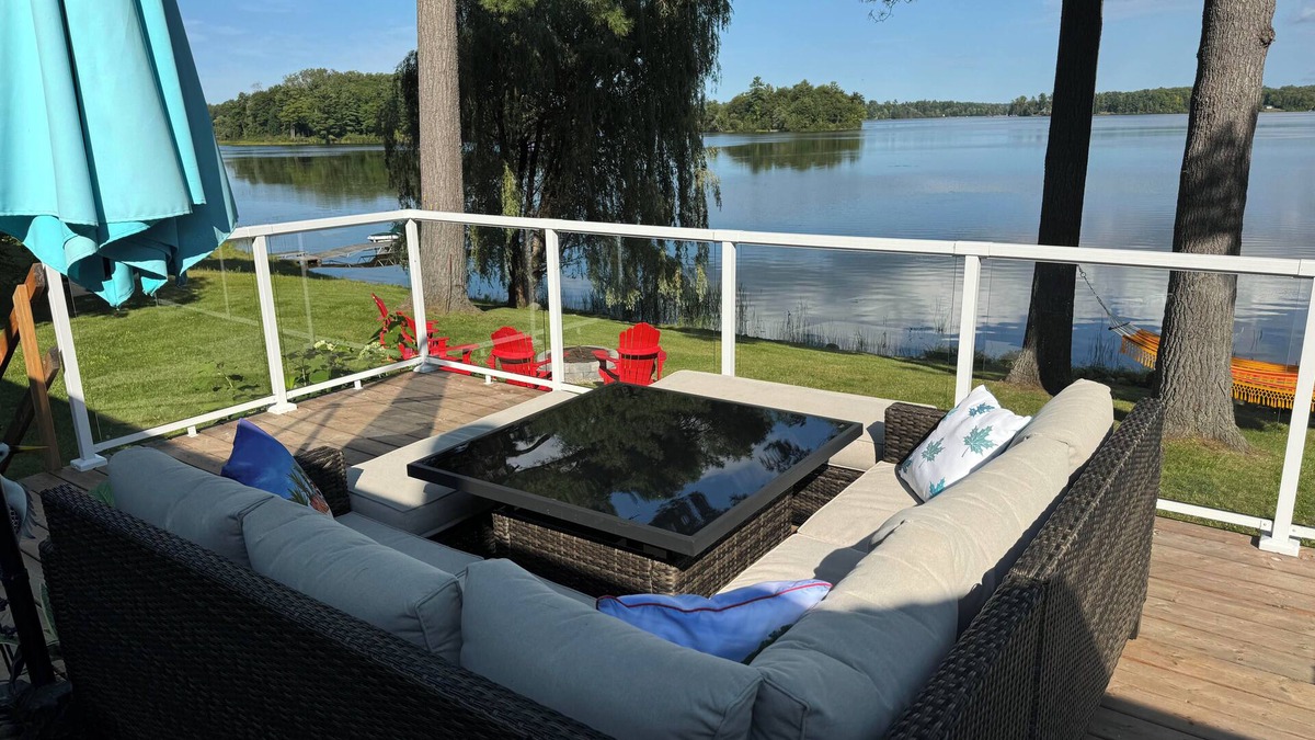 Bonnechere Valley Cottage | Beautiful Waterfront Cottage on Golden Lake