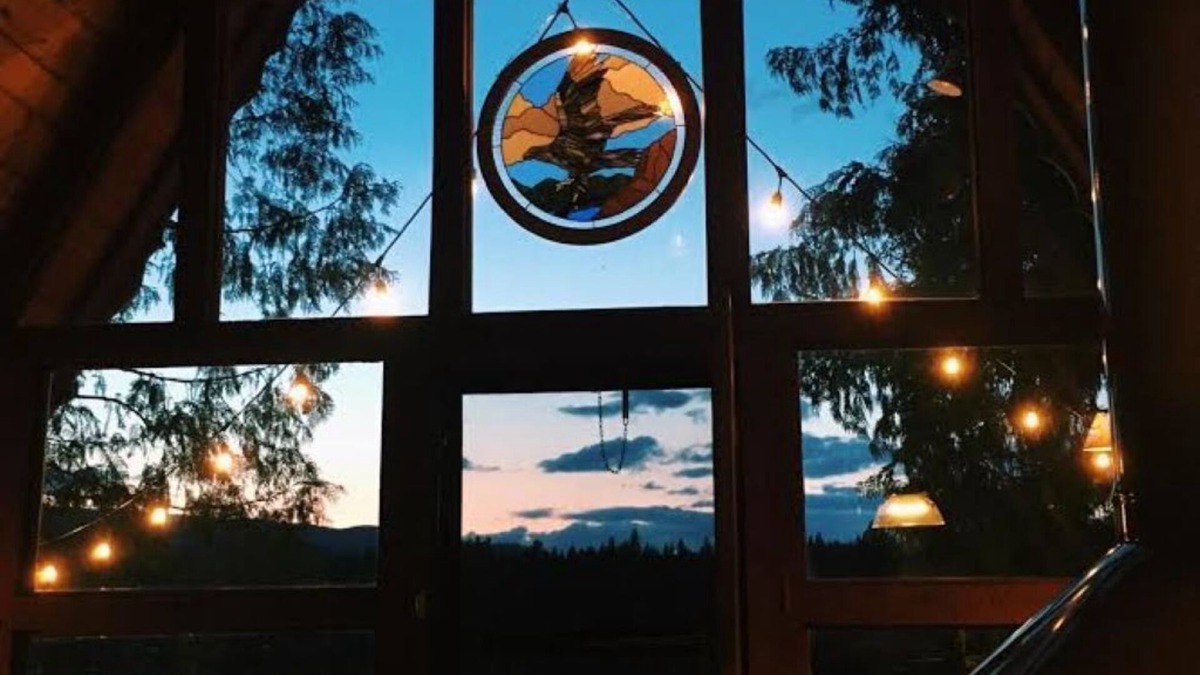 Newport Cabin | Beautiful Waterfront Hideaway at Sacheen Lake
