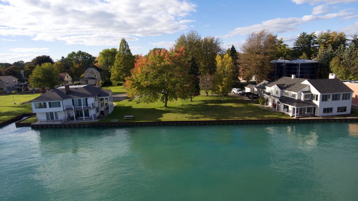 Algonac House | Beautiful Waterfront House Overlooking The St. Clair River