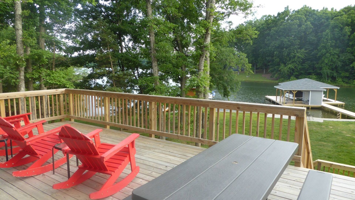 Bumpass House | Beautiful Waterfront Home On Lake Anna