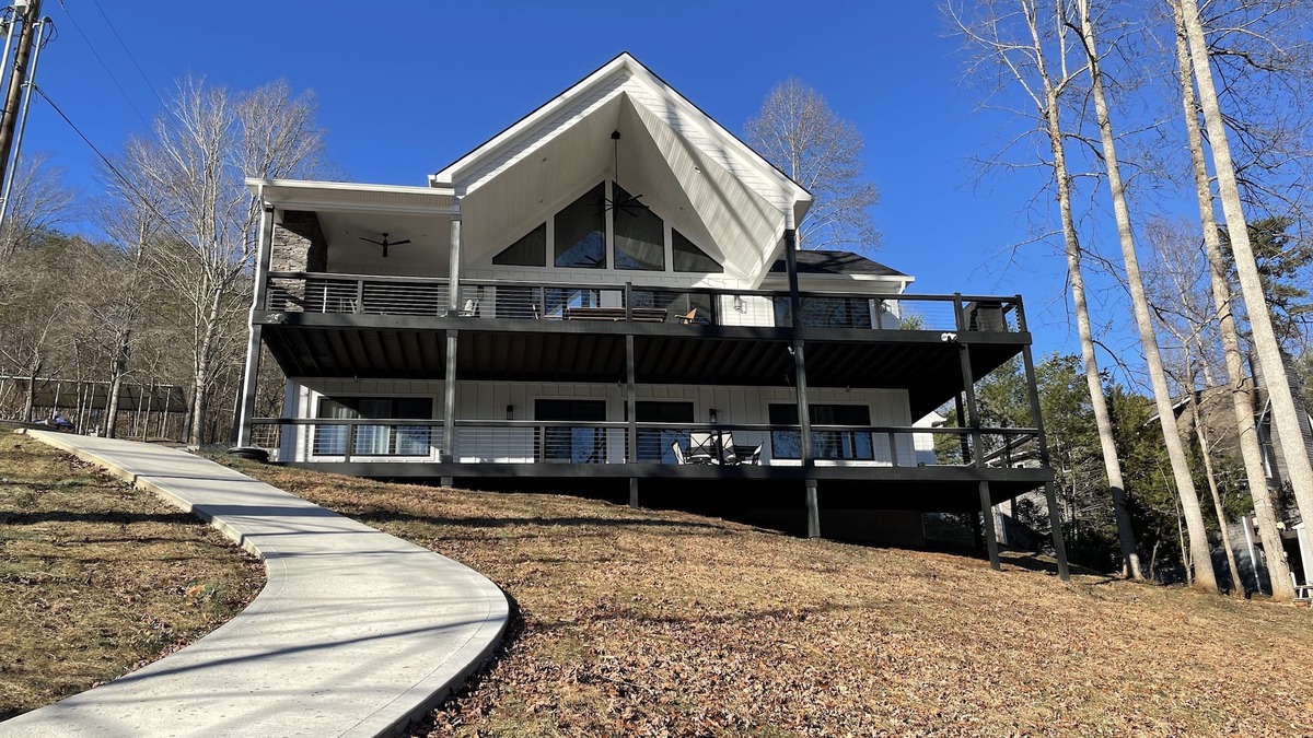 Jacksboro House | Beautiful Waterfront Lakeside Retreat with Private Covered Dock & Great Ratings