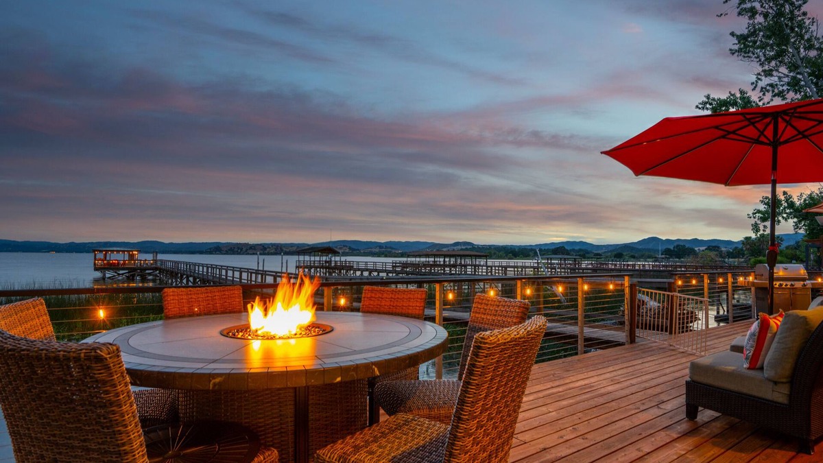 Upper Lake House | Beautiful waterfront Lakehouse w/stunning sunset views!