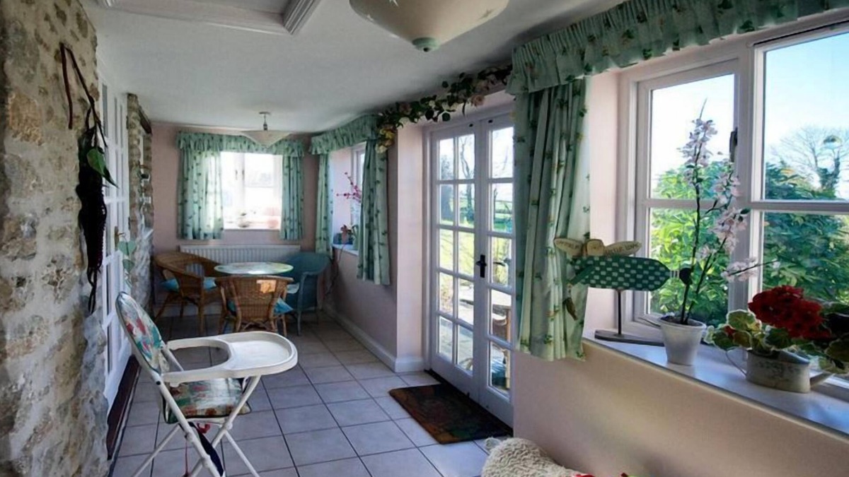 Littlebredy Cottage | Beautiful, Welcoming Thatched Cottage 3 Miles From The Sea