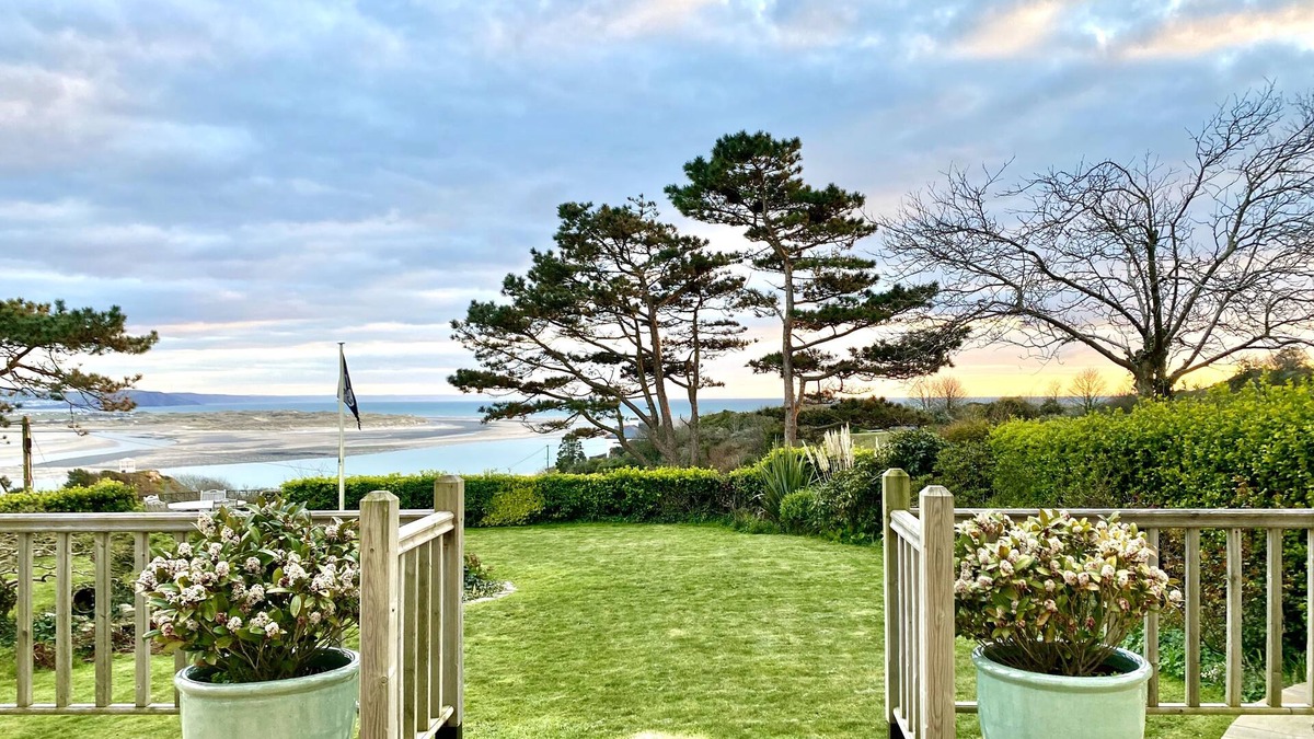 Aberdovey House | Beautiful, well appointed Victorian house with breathtaking Dyfi estuary views