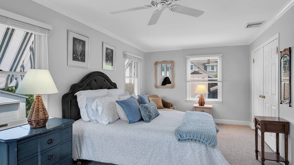 Avon Condo | Beautiful Well Design Condo in Bay Head + 1st Floor with outside seating area