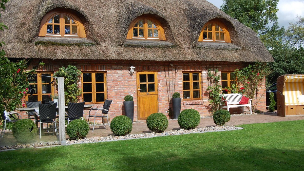 Hauert House | Beautiful well-kept thatched cottage in Tating WLAN, sauna, fireplace, quiet location