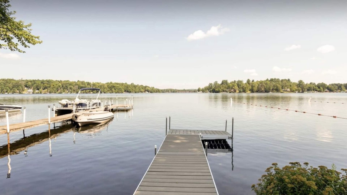 White Lake House | Beautiful White Lake Lakehouse on Woodstock Way!