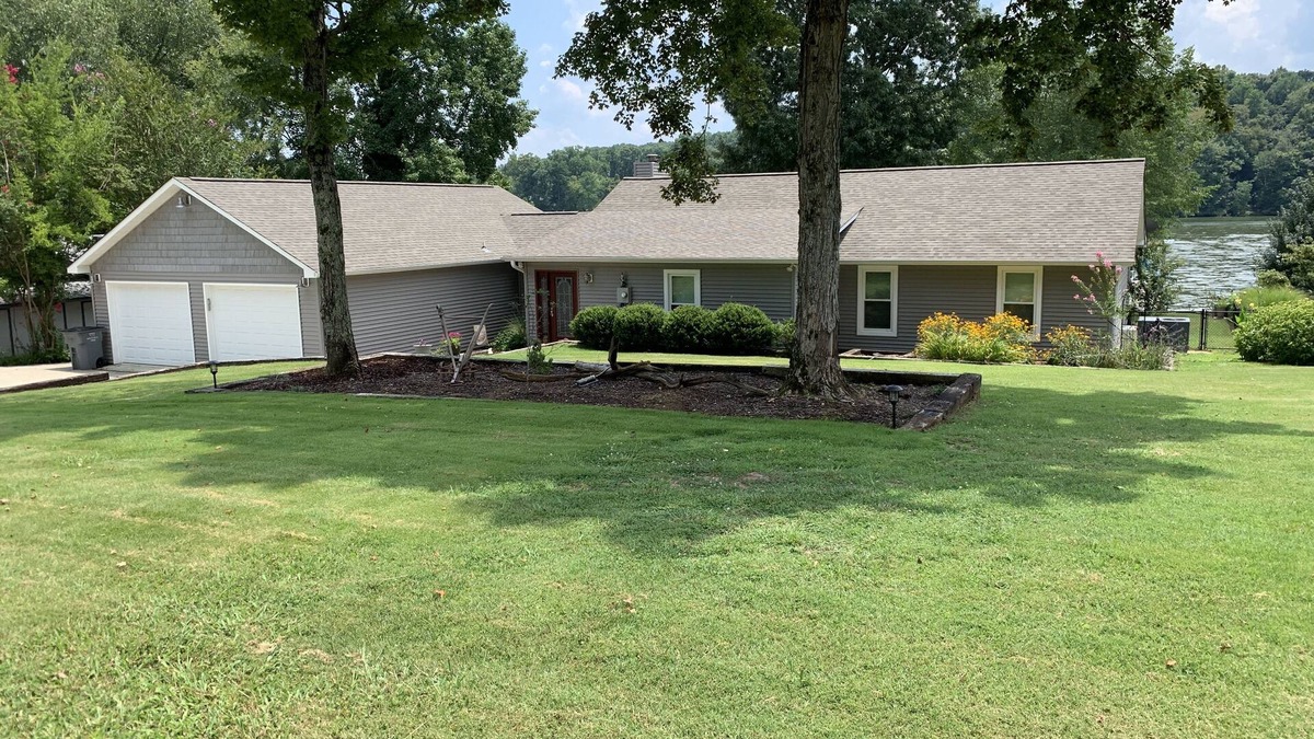 Florence House | Beautiful Wilson Lake One Story Four Bedroom Lake Front Home on Shoals Creek