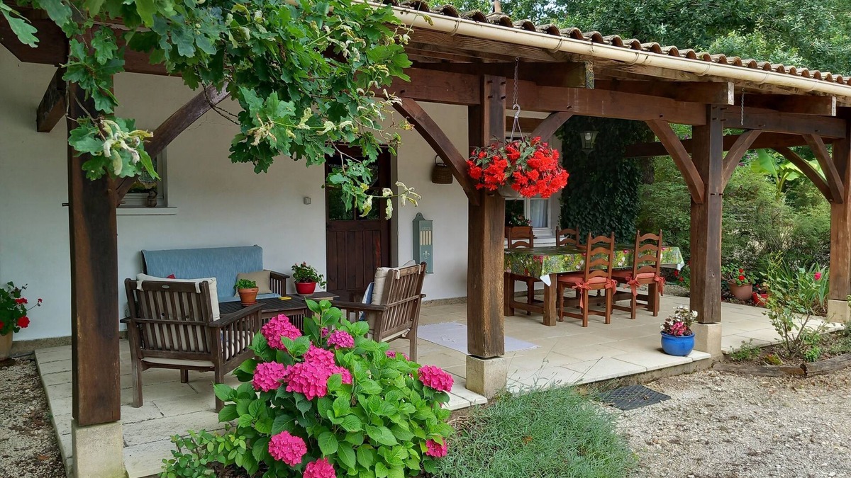 Beaupouyet House | Beautiful Woodland Retreat.