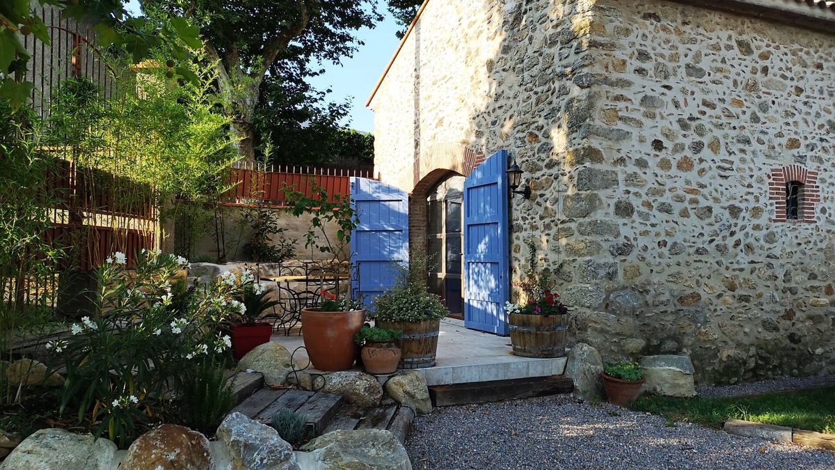 Laroque-des-Alberes House | Beautifully renovated barn (with pool) in the centre of Laroque des Alberes