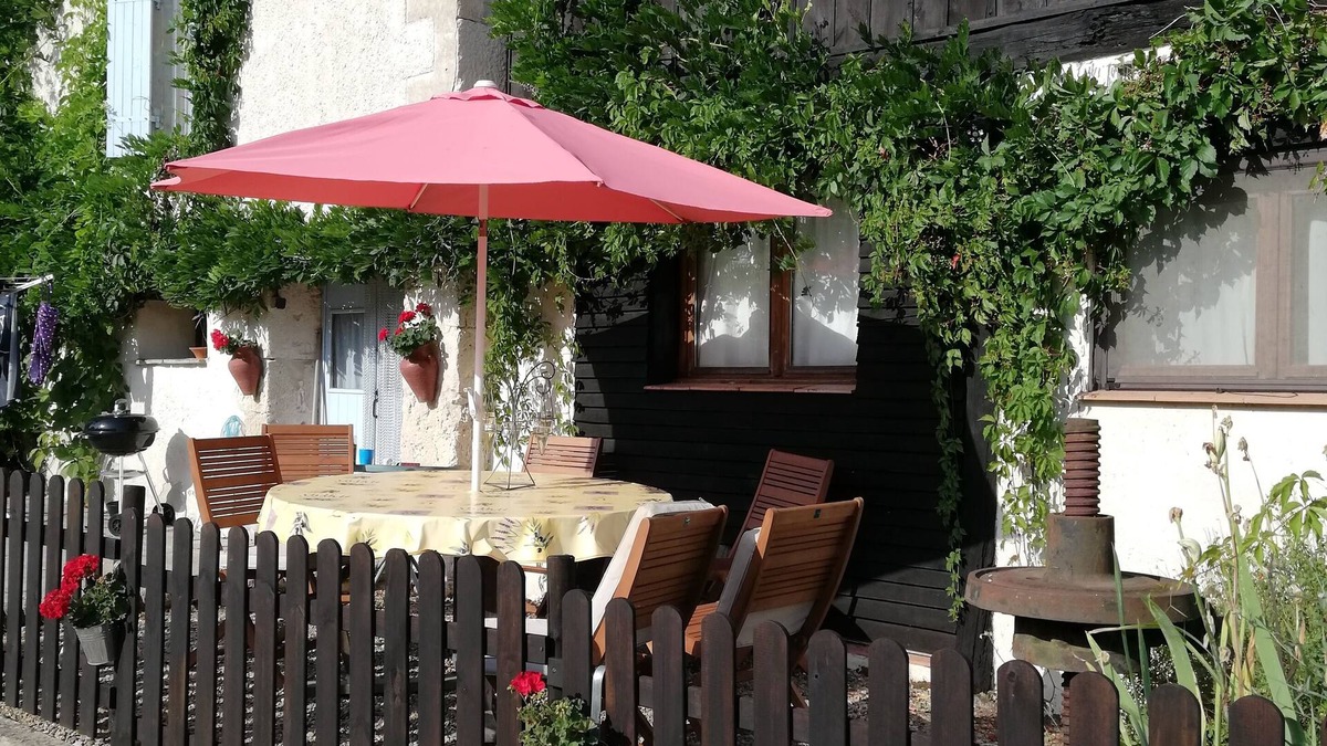 Saint-Jean-de-Duras Cottage | Beautifully French Rustic Gite, back in time.