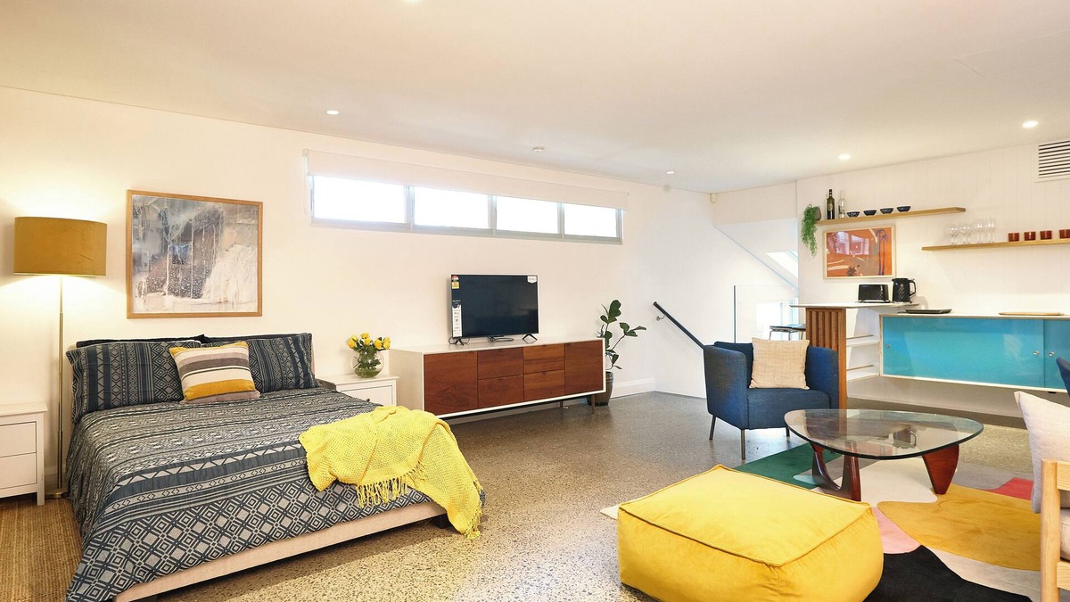 Bulli Apartment | Beautifully appointed Bulli studio nestled between coast and escarpment