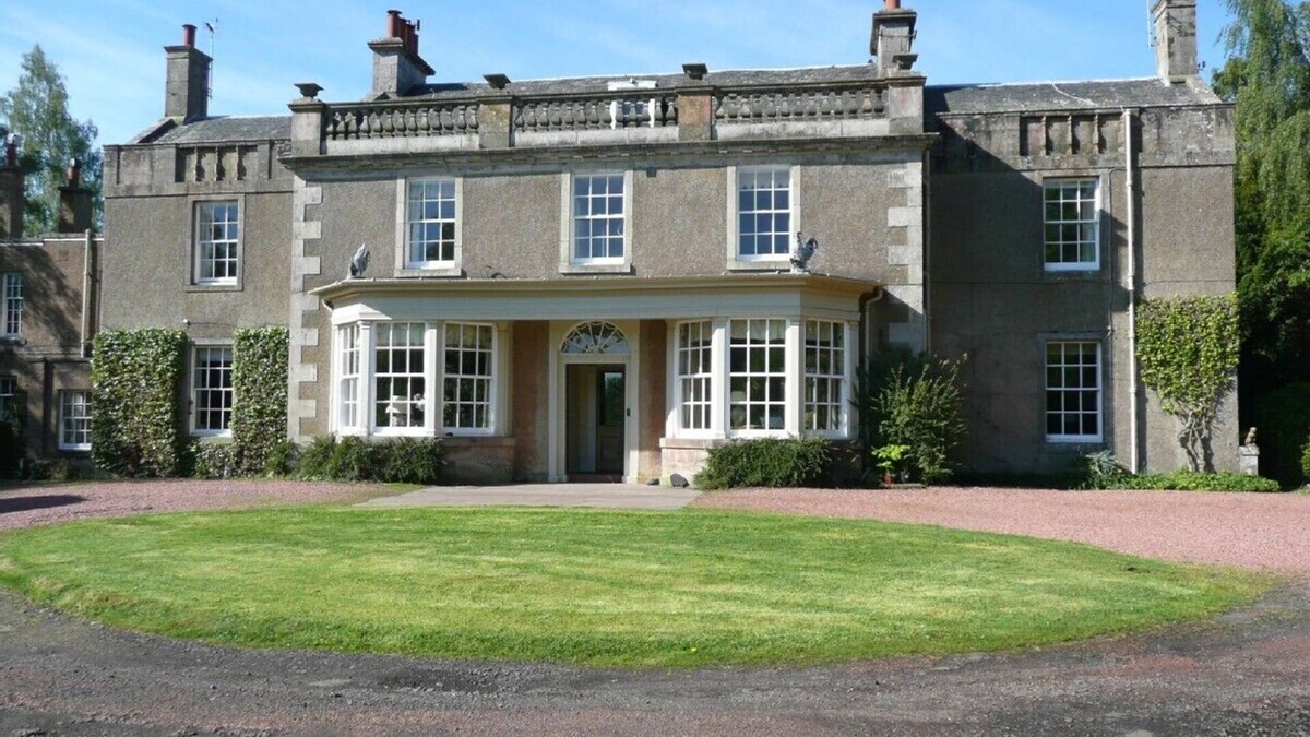 Balerno Apartment | Beautifully Appointed Apartment on edge of Edinburgh