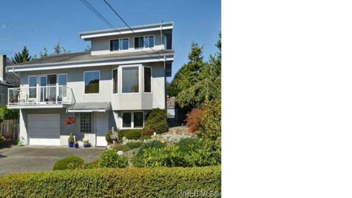 Saanich East House | Beautifully appointed suite is on a gorgeous, secluded, quiet Oceanfront street