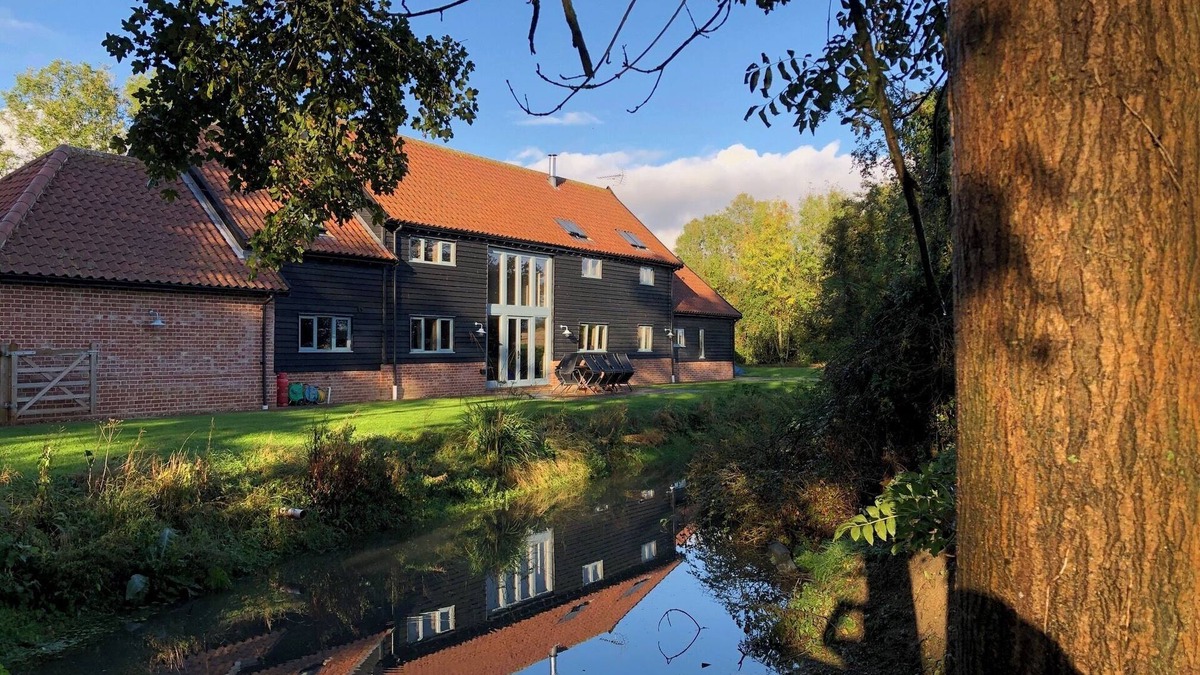 Stowmarket House | Beautifully Converted 16th Century Barn In The Heart Of Suffolk