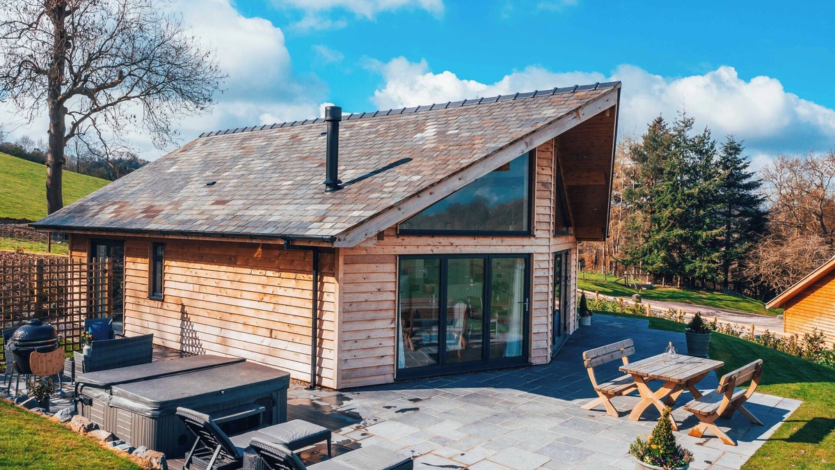 Montgomery House | Beautifully crafted countryside home sleeping 4. Pet friendly with a hot tub and BBQ.