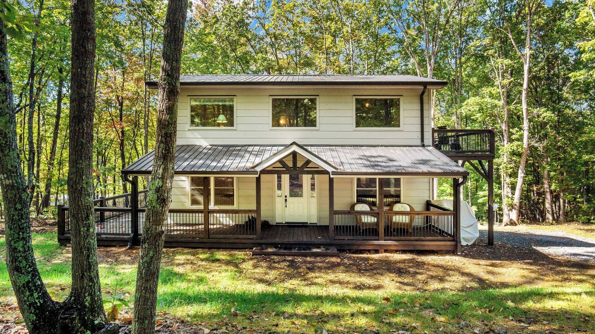 Vein Mountain House | Beautifully crafted mountain home nestled in the Blue Ridge and South Mountains.