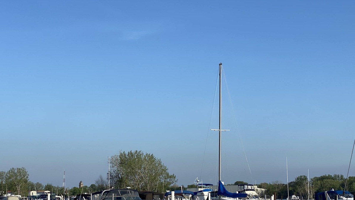 Port Clinton Condo | Beautifully Decorated Condo with a waterfront view - 5 min from Jet Express! nn