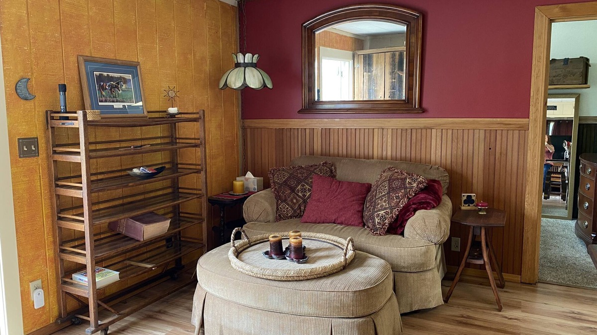 Thurston Cottage | Beautifully decorated Cottage on 30 acre ranch, accommodations for horses extra