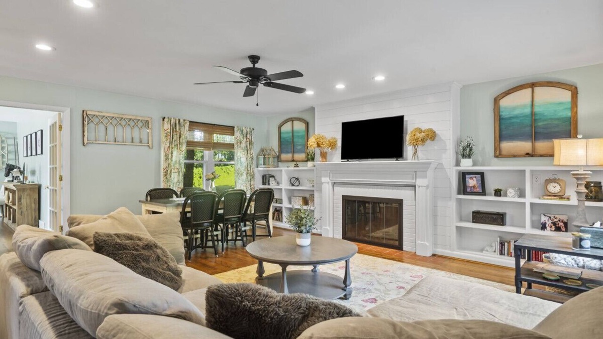 Anderson Township House | Beautifully decorated, 15-20 min to downtown Cincy.