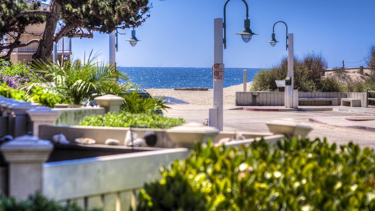 Carpinteria Condo | Beautifully Decorated Condo Steps to Beach
