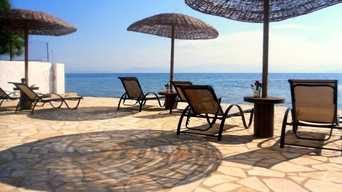 Messonghi Apartment | Beautifully Designed Modern Penthouse Apartment Right At The Waterfront.