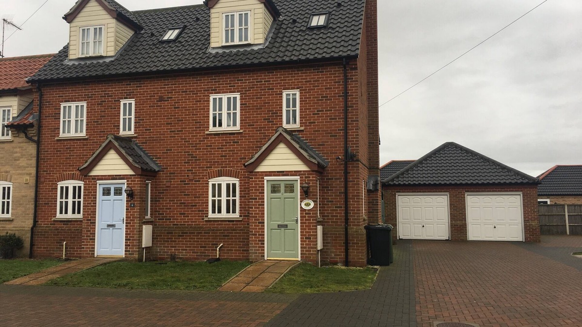 Winterton-on-Sea Cottage | Beautifully furnished, comfortable holiday cottage close to a huge sandy beach.