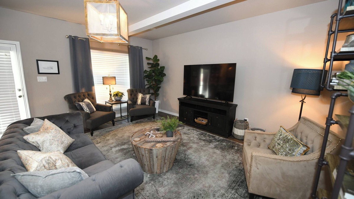 Wellborn House | Beautifully furnished townhome! Spacious Aggie retreat!