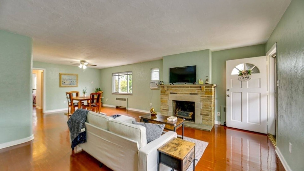 Forest Hills House | BEAUTIFULLY FURNISHED TWO-BEDROOM UNIT, LOADED WITH APPLIANCES AND PARKING