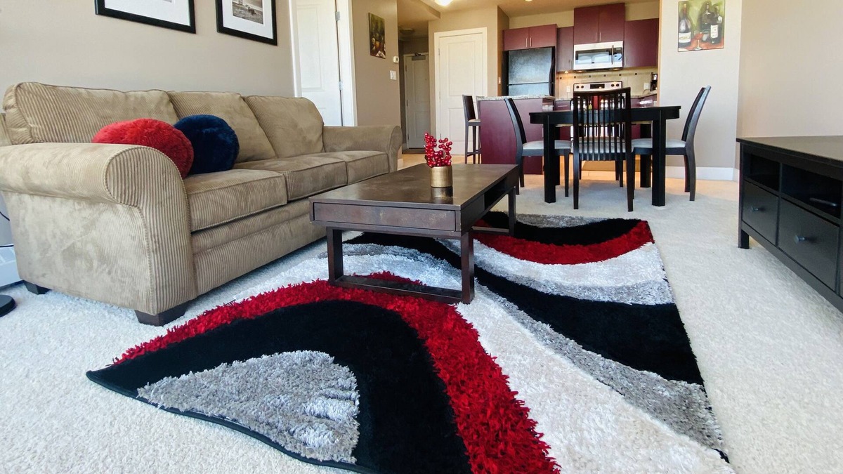 Rosscarrock Condo | Beautifully Furnished 2B/2B Condo by Train St. 5min to Downtown