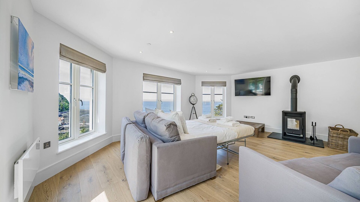 Lynmouth Apartment | Beautifully furnished apartment with outstanding sea views!