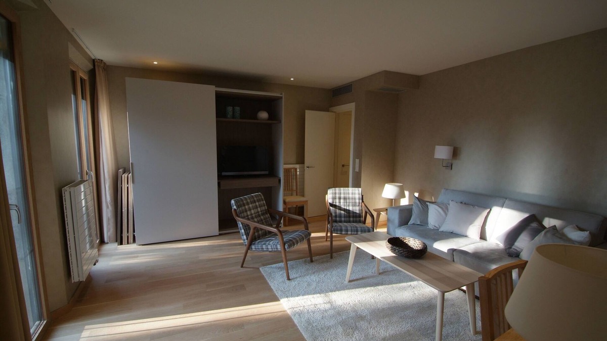 Barri Vell Apartment | Beautifully furnished luxury four bedroom apartment with a small garden and pool