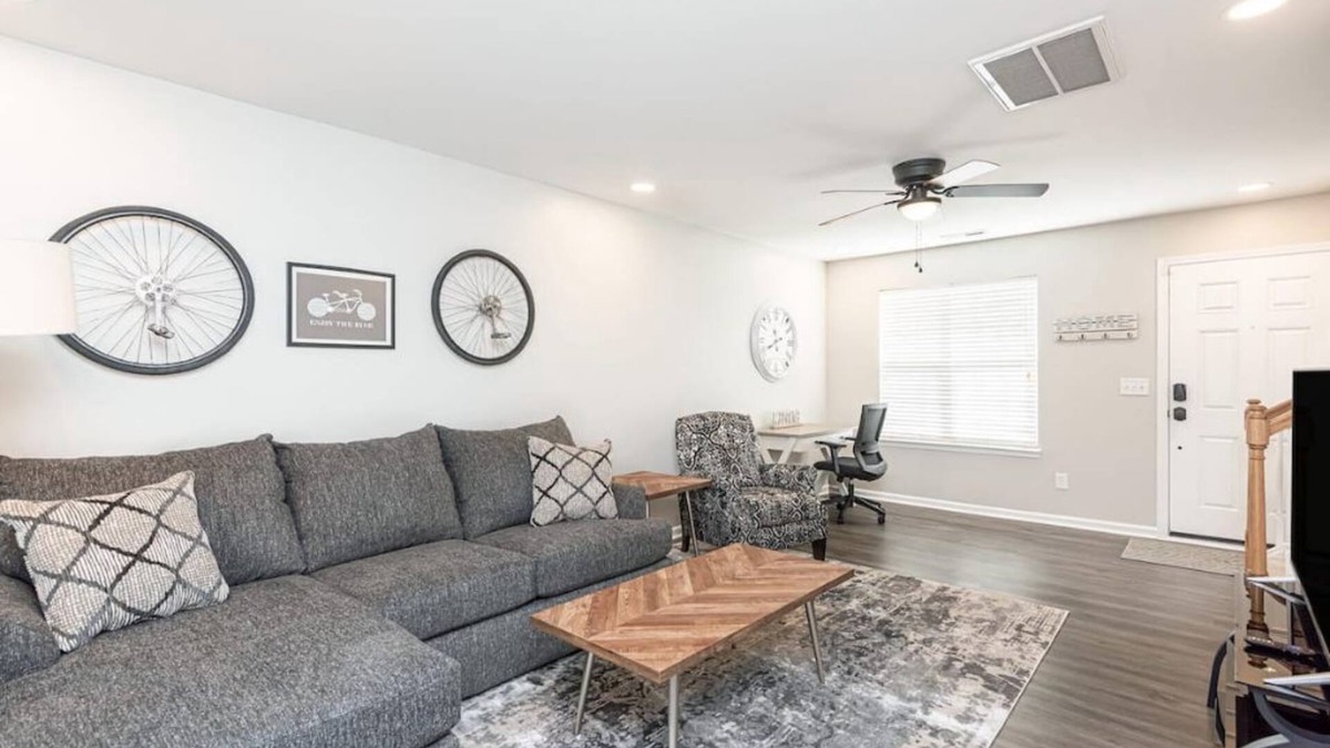 Northeast Raleigh House | Beautifully Furnished, Raleigh Townhome Retreat