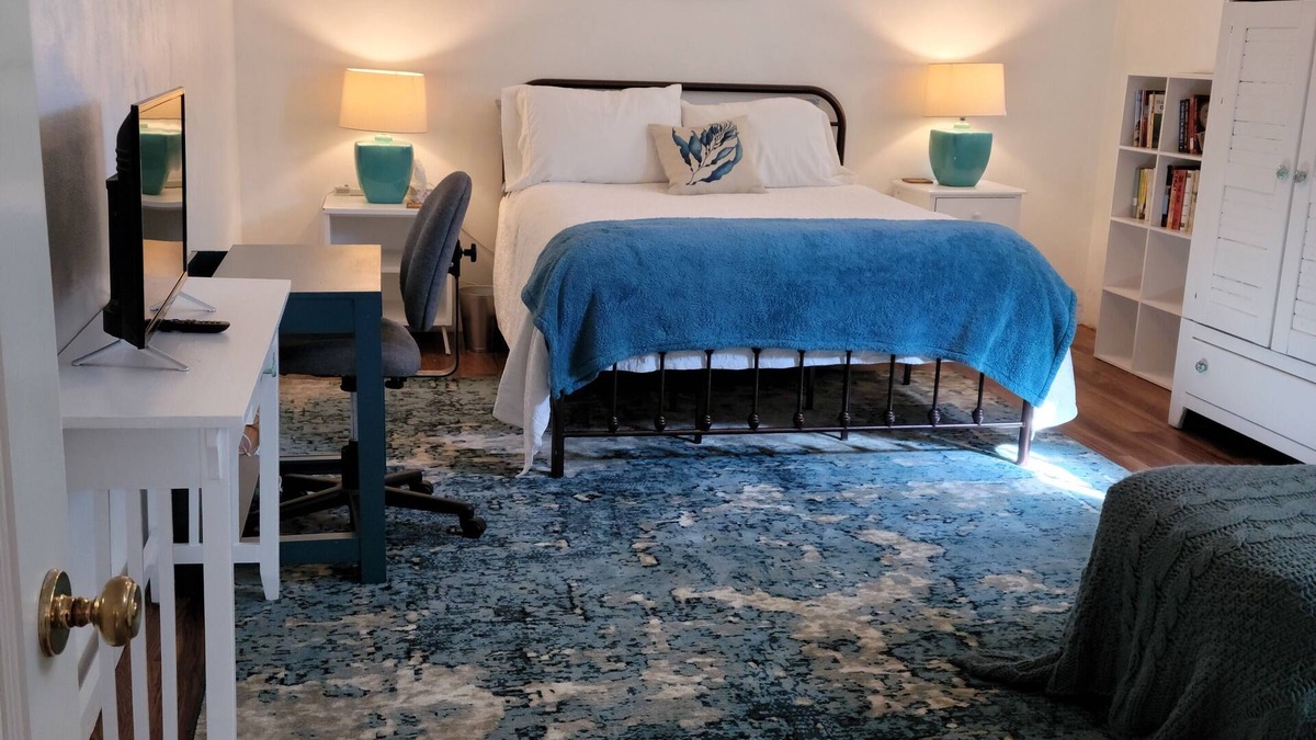 Laramie Apartment | Beautifully furnished, spacious, comfortable. 1 block to campus.
